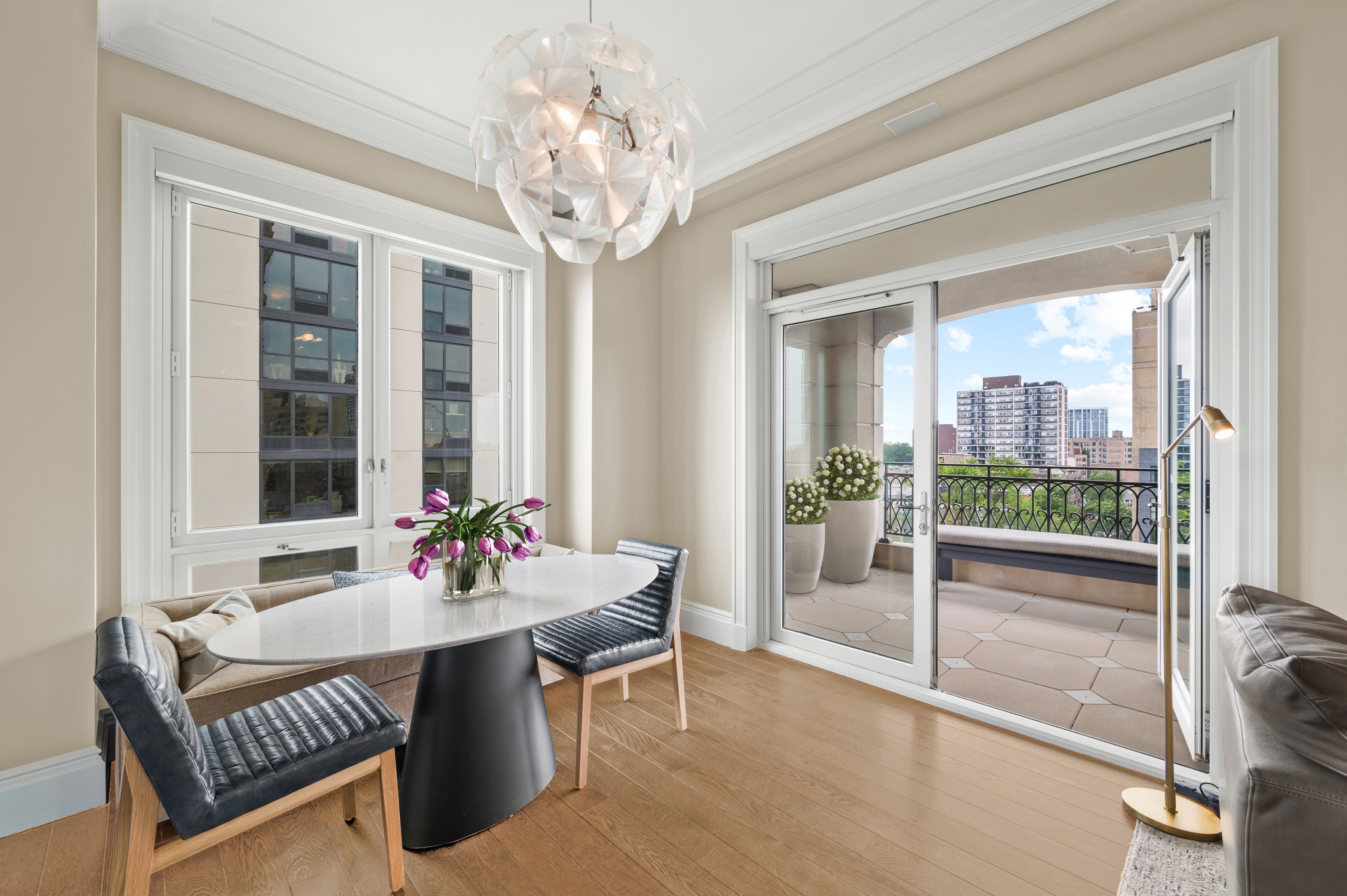 Best condo buildings in Lincoln Park Chicago