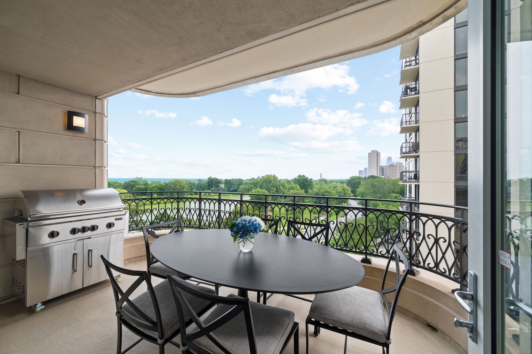 Luxury condos for sale Lincoln Park Chicago
